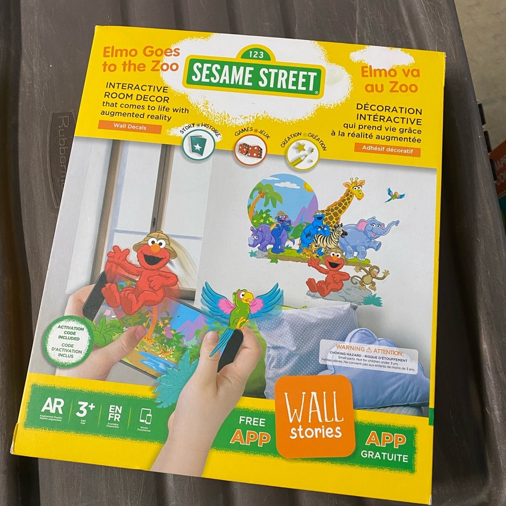 Sesame Street Wall Stories - Elmo goes to the Zoo